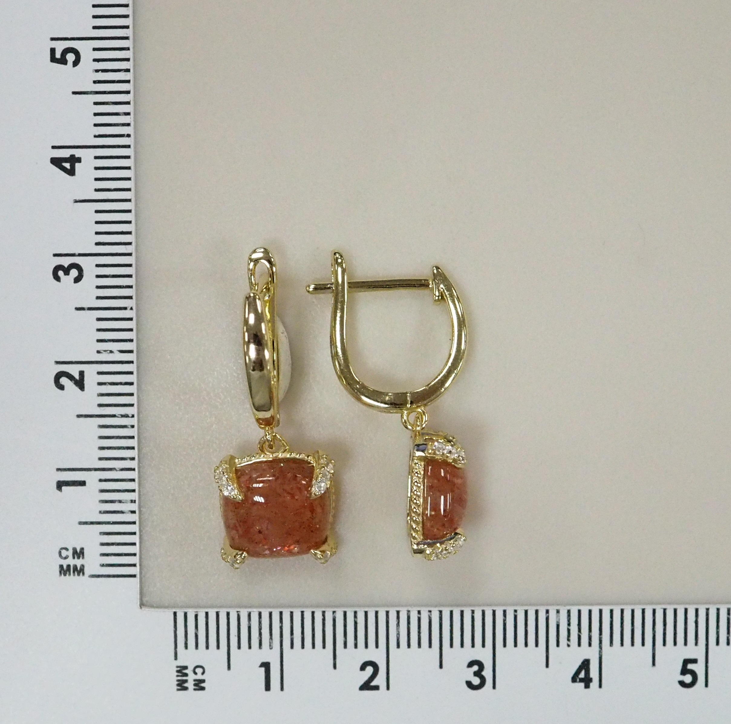 Серебряные серьги с солнечными камнями